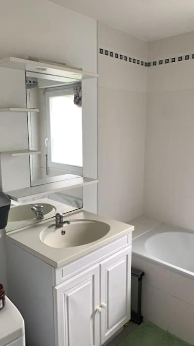 Appartement Lumineux De 60M2 Guer المظهر الخارجي الصورة